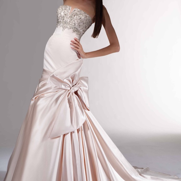 Victor Harper blush pink satin wedding gown - Picture 1 of 16
